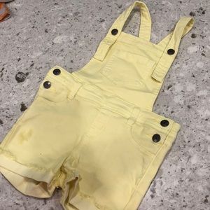 Cat + Jack pale yellow overalls shorts 4/5